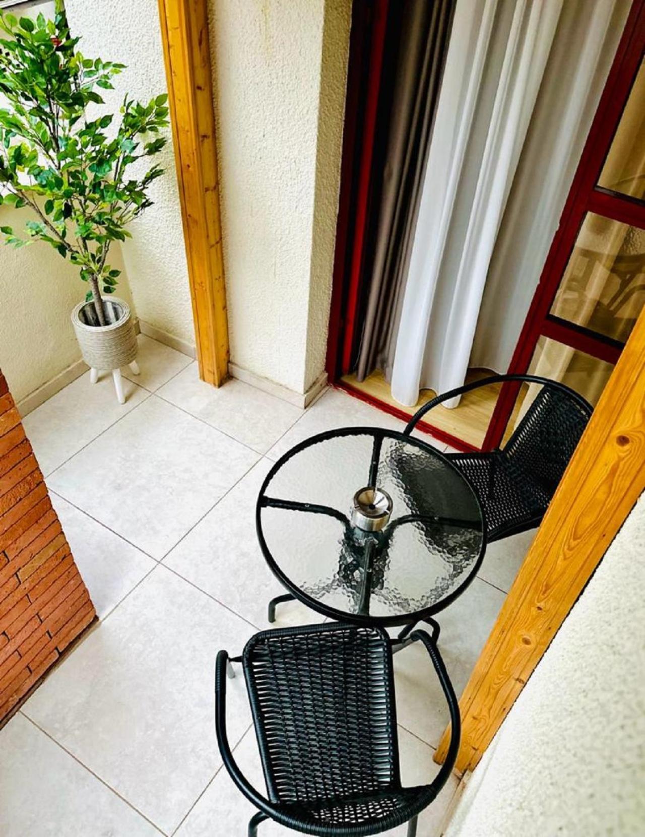 Hotel Well Inn Тбілісі Екстер'єр фото