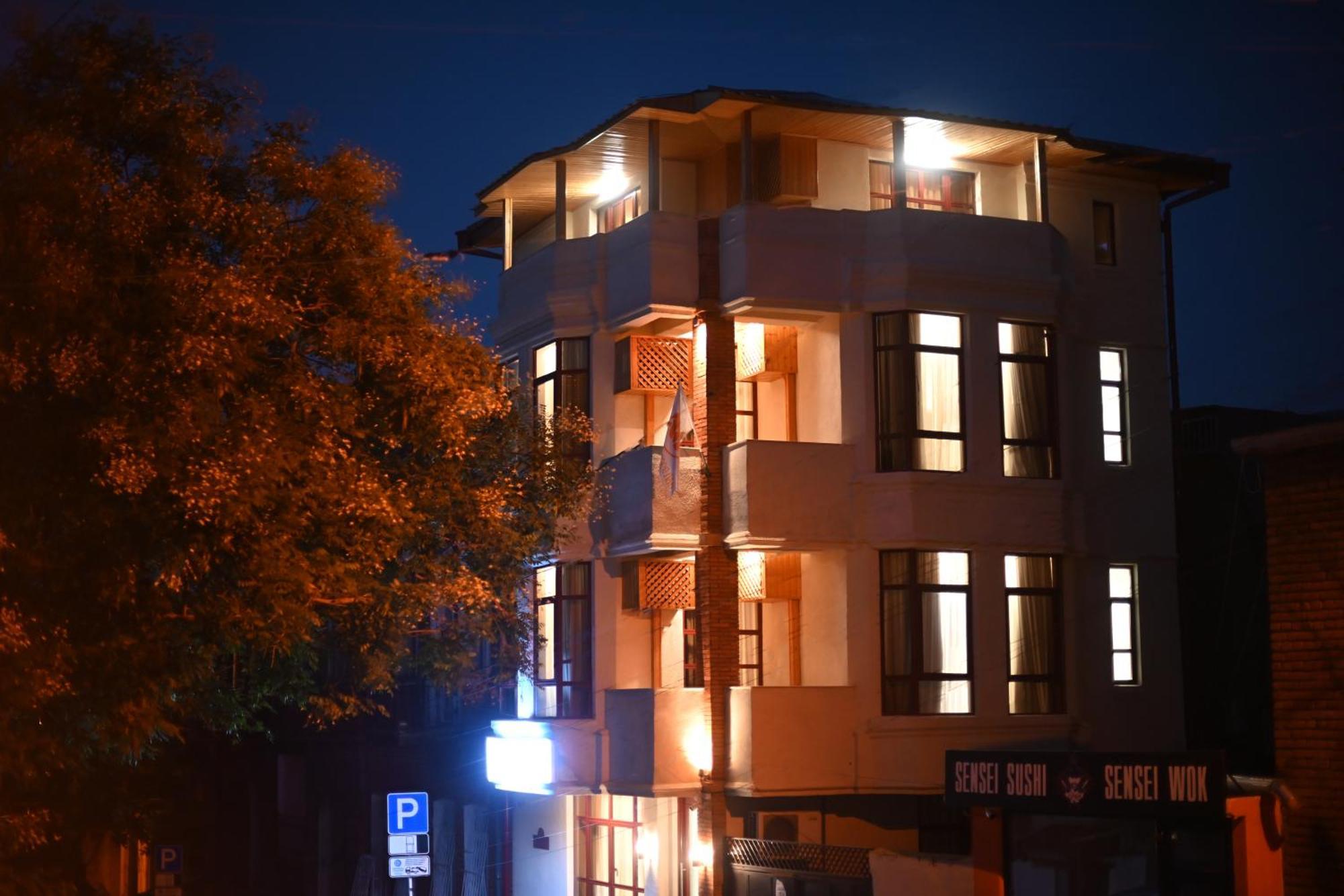Hotel Well Inn Тбілісі Екстер'єр фото