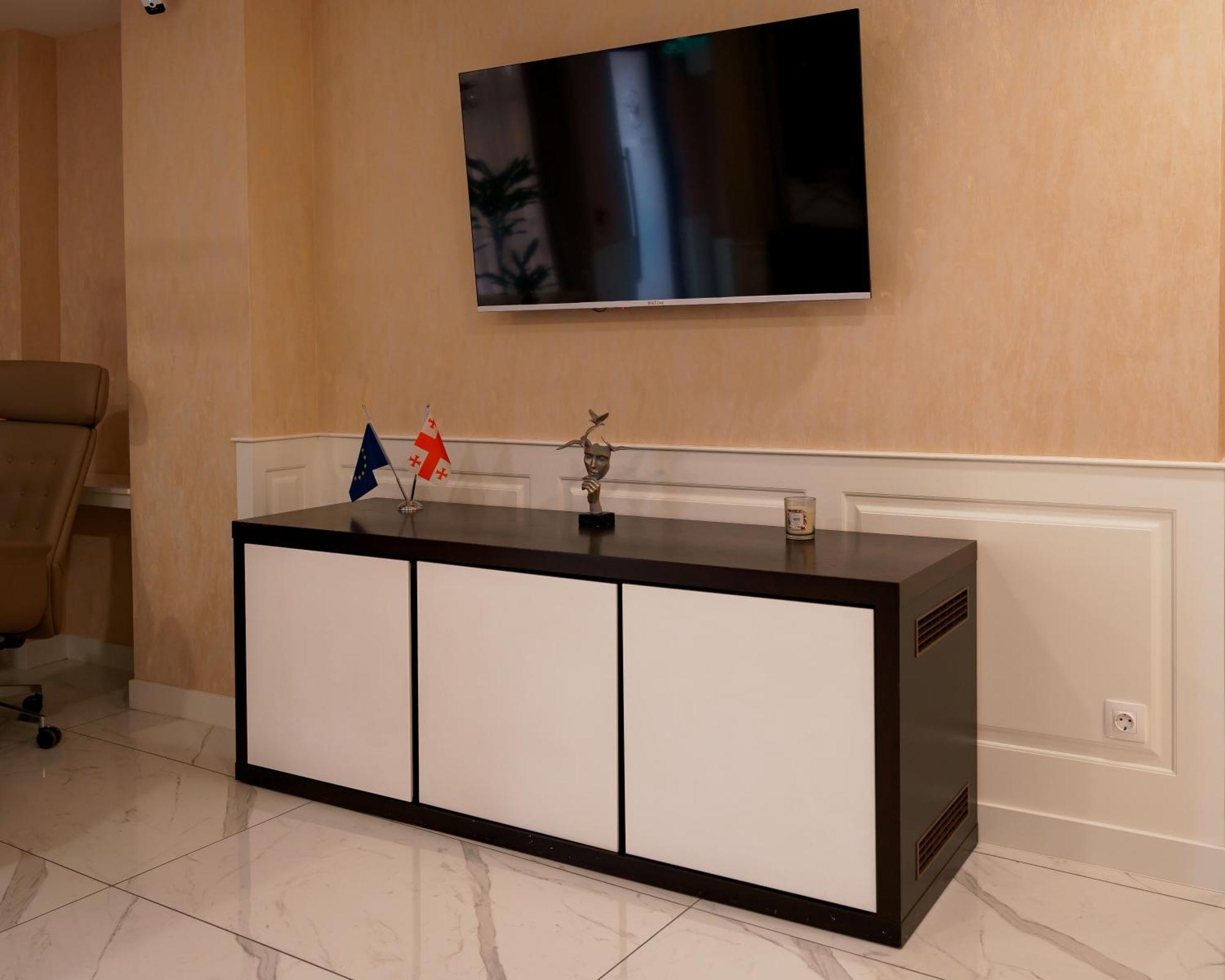 Hotel Well Inn Тбілісі Екстер'єр фото