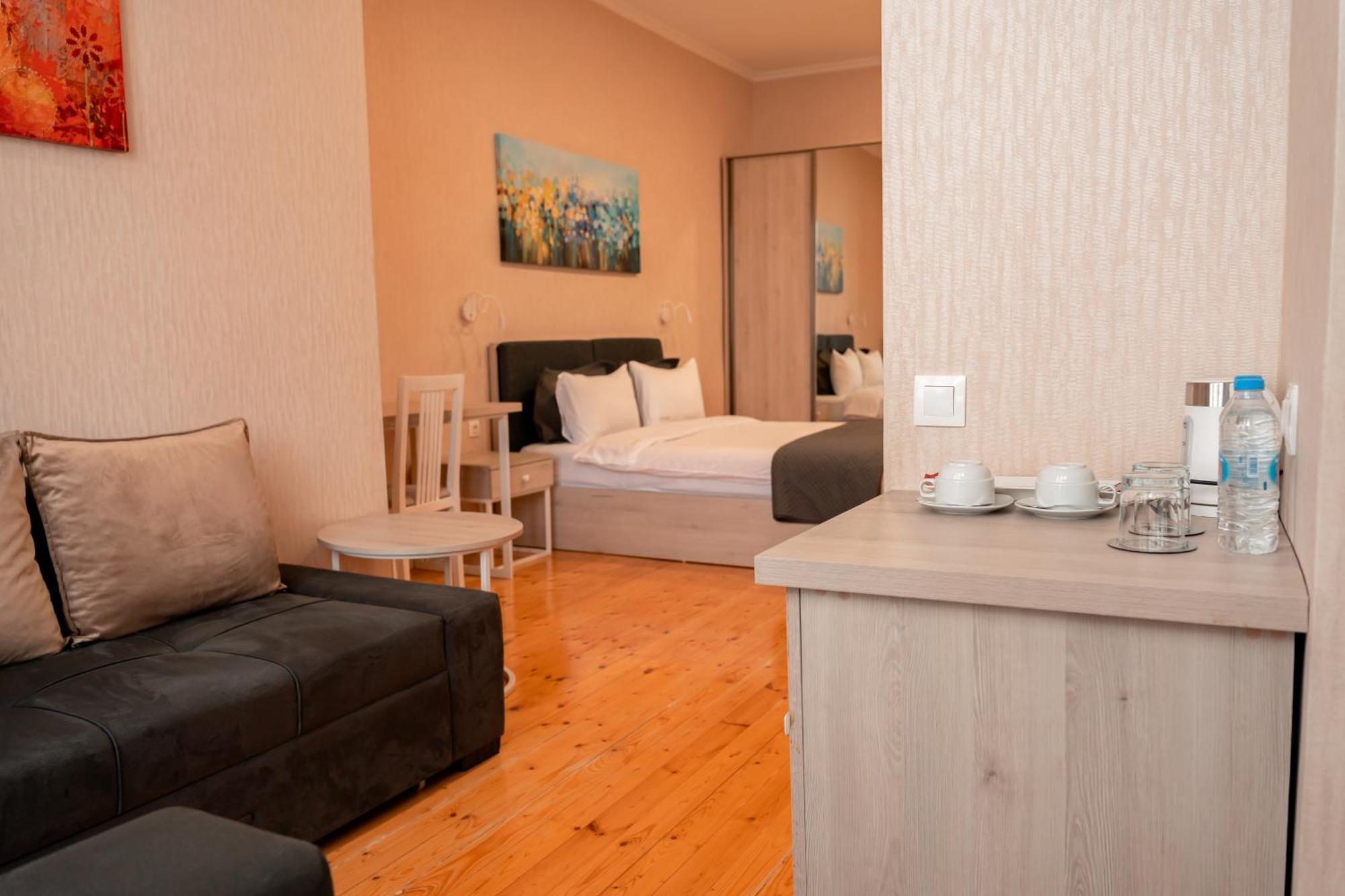 Hotel Well Inn Тбілісі Екстер'єр фото