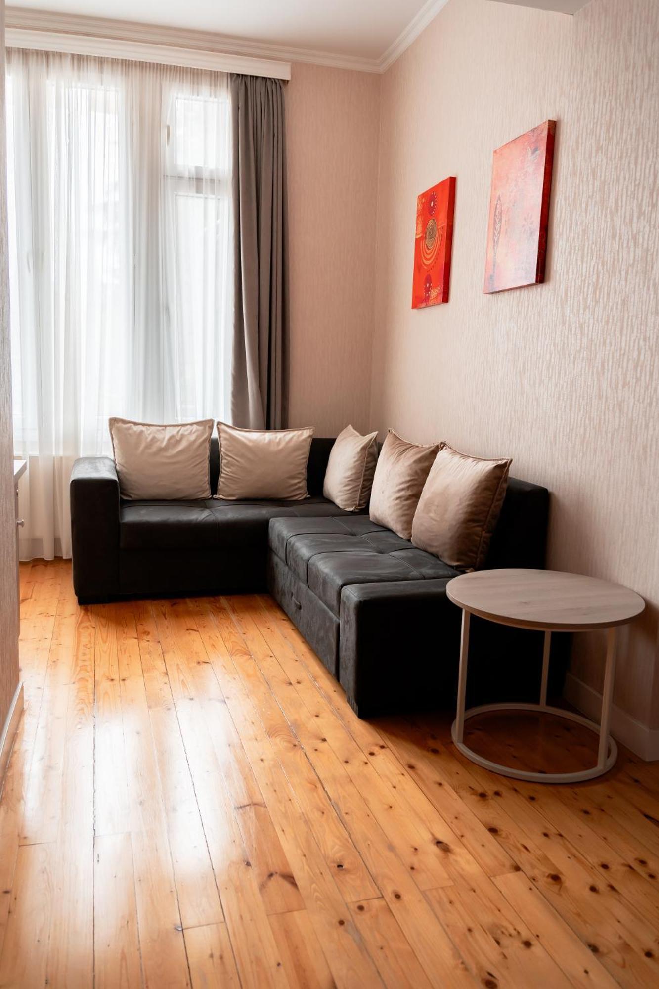 Hotel Well Inn Тбілісі Екстер'єр фото