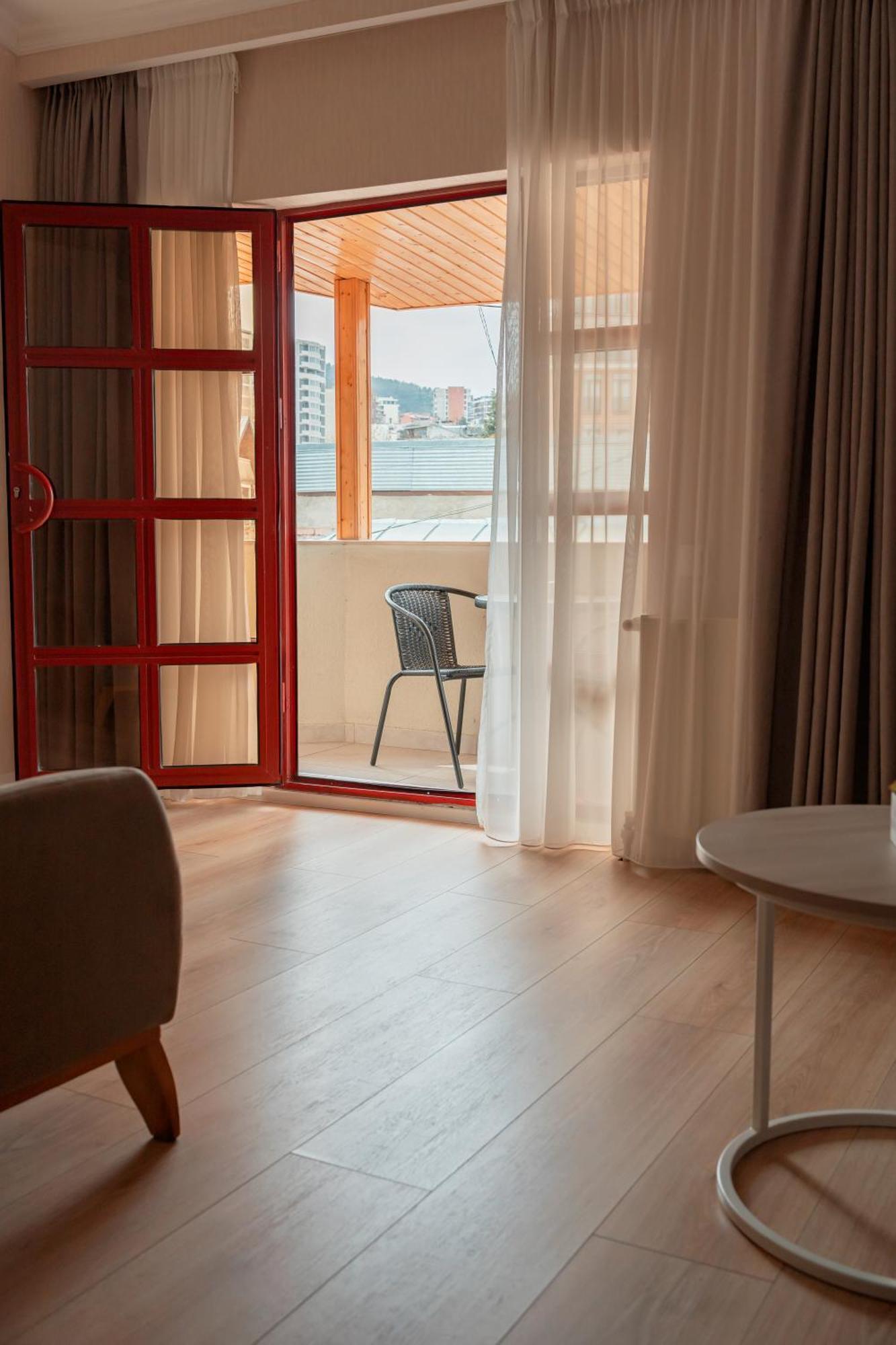 Hotel Well Inn Тбілісі Екстер'єр фото