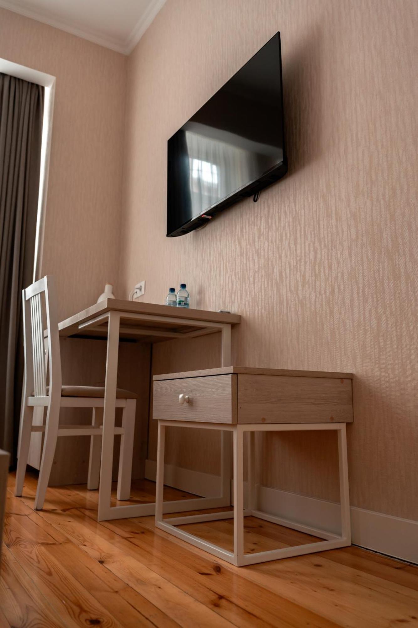 Hotel Well Inn Тбілісі Екстер'єр фото