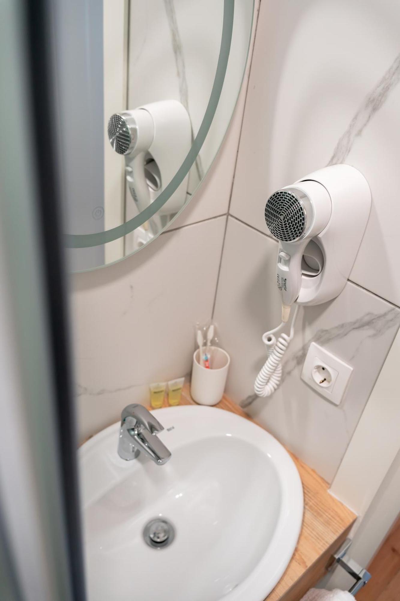 Hotel Well Inn Тбілісі Екстер'єр фото